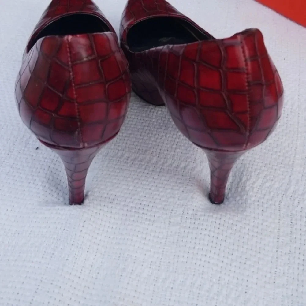 Claudia Ciuti Burgundy Faux Croc pumps 10 - Picture 8 of 8